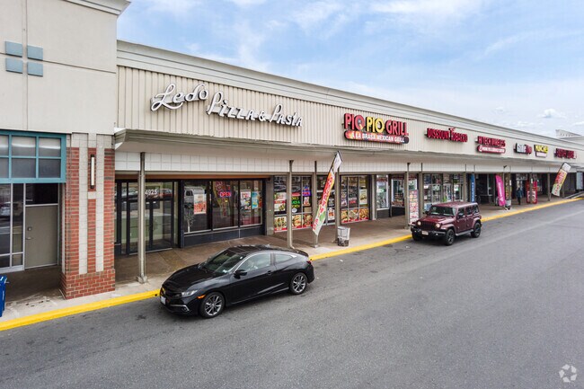 Eastover Shopping Center has many restaurant choices in Forest Heights.
