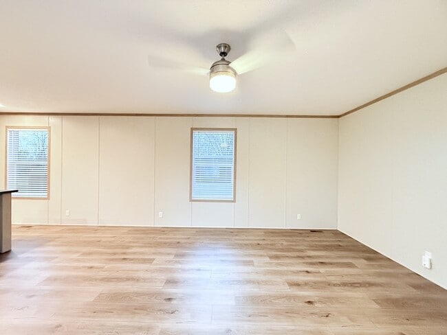 29752 Jamestown Dr, New Baltimore, MI 48051 - photo 2