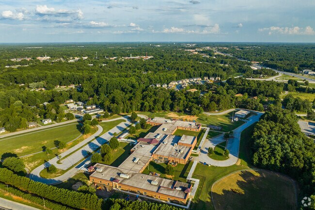 Simpsonville Elementary is a wonderful place to send children to receive an education.