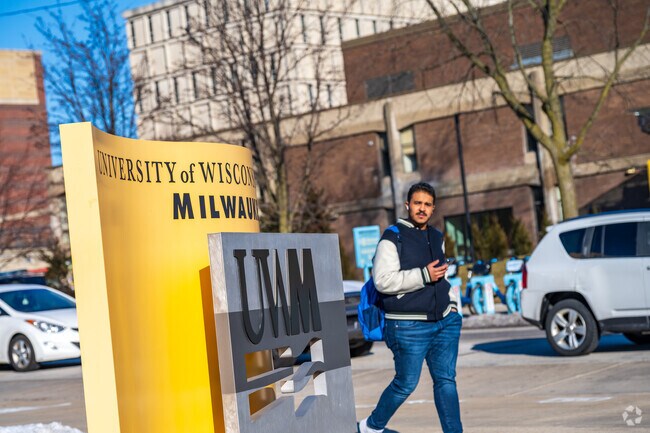 The University of Wisconsin-Milwaukee is with in walking distance of Riverside Park.