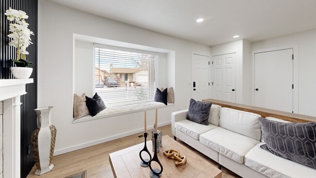 4465 Durham Ct, Denver, CO 80239 - photo 2