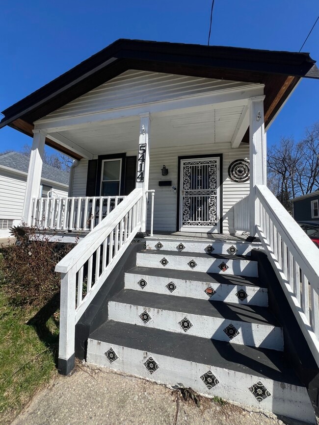 5414 Ravenna St, Cincinnati, OH 45227