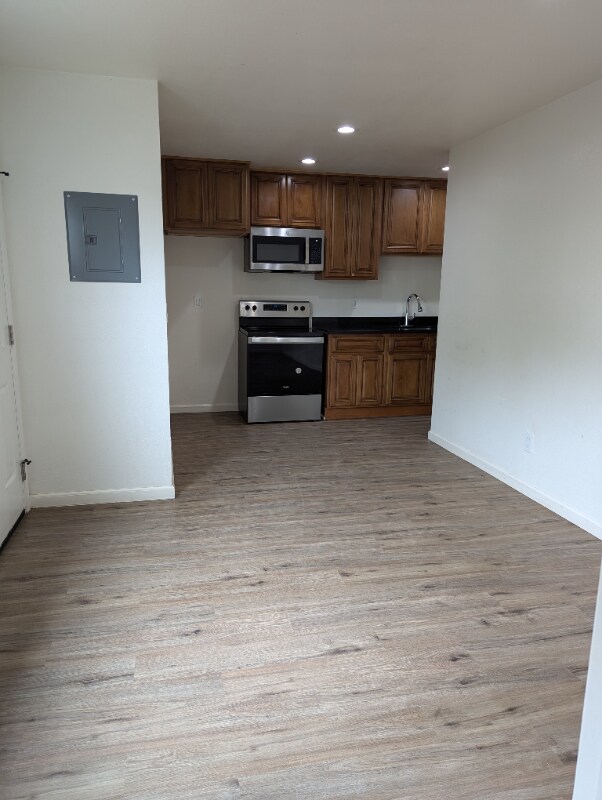 129 6th St Unit 129 6th street Apt. #5, Watsonville, CA 95076