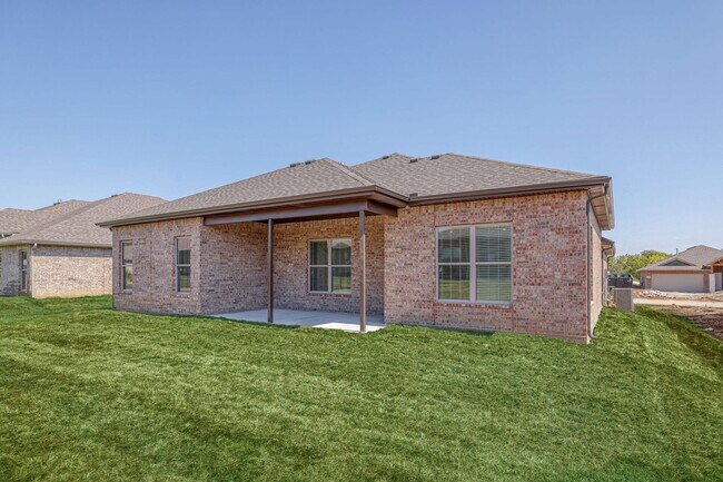 8515 Pickering St, Lenexa, KS 66227 - photo 7