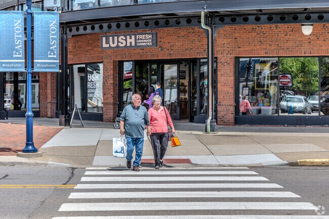 The short commute from Eastgate to Easton Town Center makes it easy to enjoy Columbus’s top retail destination.