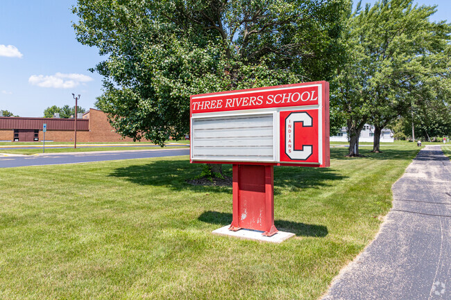 Three Rivers School scores a B+ on Niche.