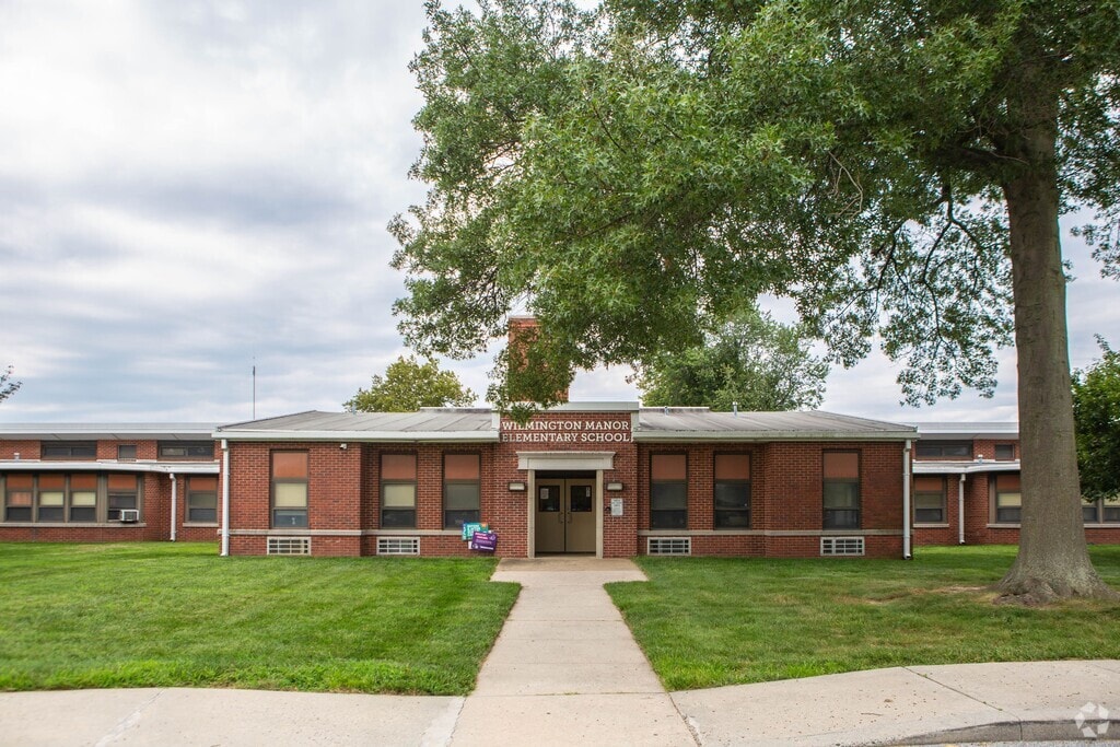 An entry shot for Wilmington Manor Elementary School.