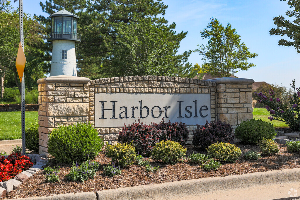 About Harbor Isle | Schools, Demographics, Things to Do - Homes.com