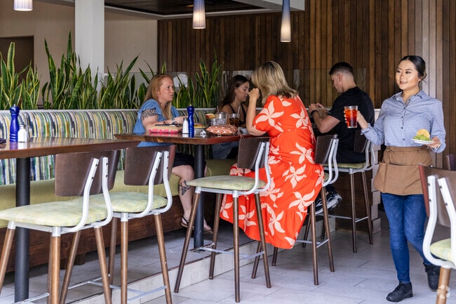 Javi's a great restaurant to meet up for a lunch with fiends.