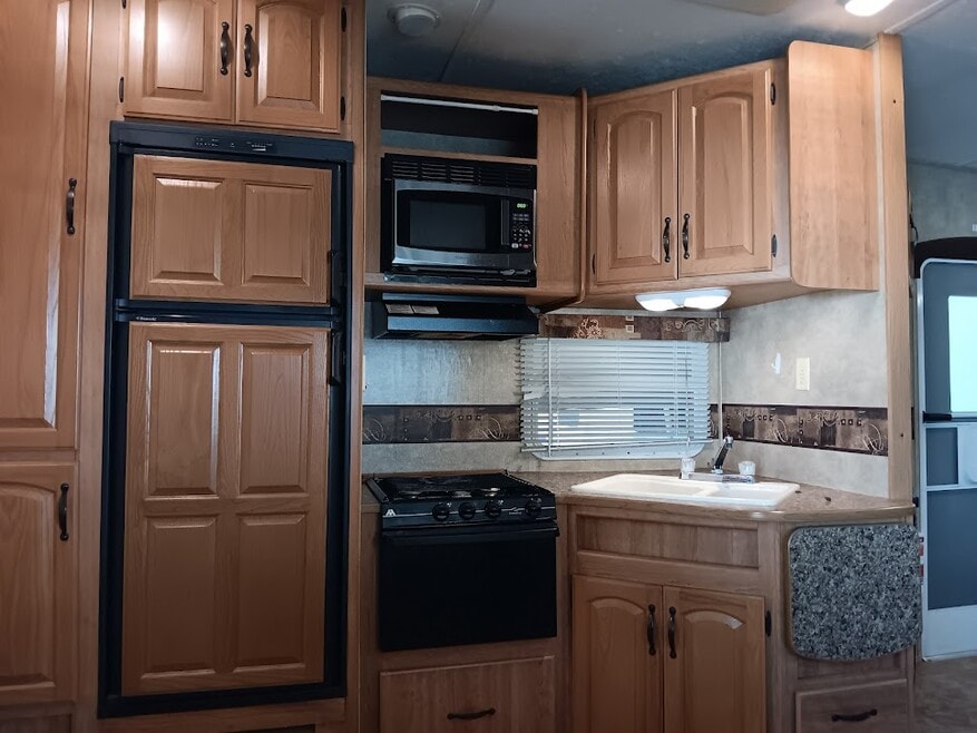 379 Co Rd 3425 unit 2, Hawkins, TX 75765 - photo 1