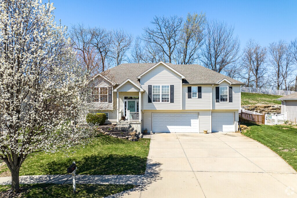 Crooked Creek Apartments 8101 N Thomas Meyers Dr, Kansas City, MO