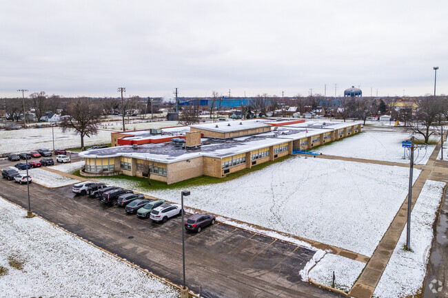 Holmes Elementary School has parking for staff and guests.