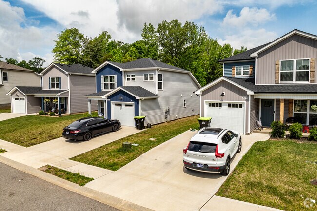 There are newly built homes throughout Cumberland Hills.