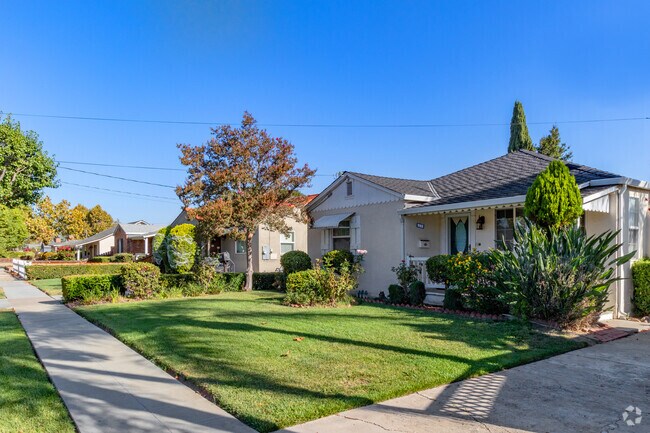 Single-family homes are plentiful in the Hyde Park neighborhood.