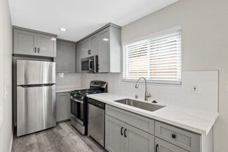 381 Hamilton St, Costa Mesa, CA 92627