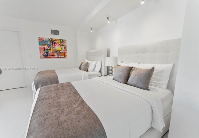 7504 W Treasure Dr, North Bay Village, FL 33141 - photo 7