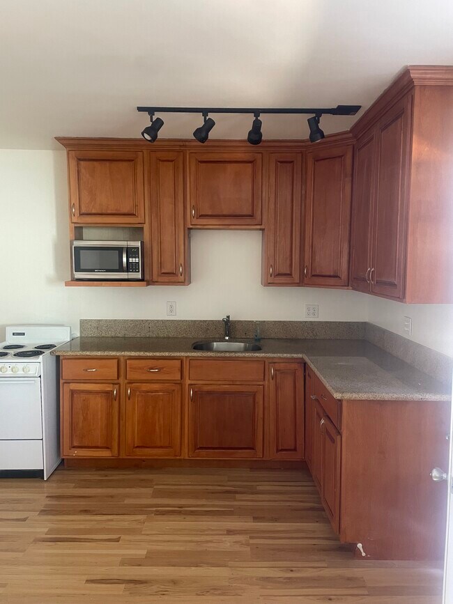 2703 Nelson Ave unit Quiet Studio in Redo, Redondo Beach, CA 90278 - photo 5