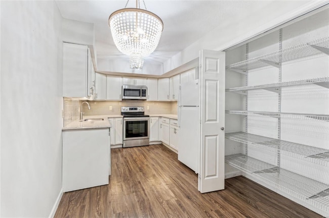 15022 Baxter Village Dr, Chesterfield, MO 63017 - photo 6