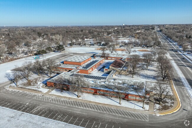 Burnsville Alternative High School's teachers earned a grade of C- from Niche.com.