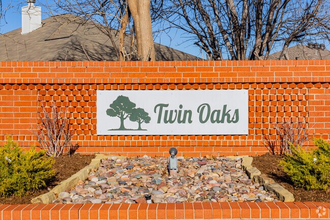 Close up of the signage of Twin Oaks.