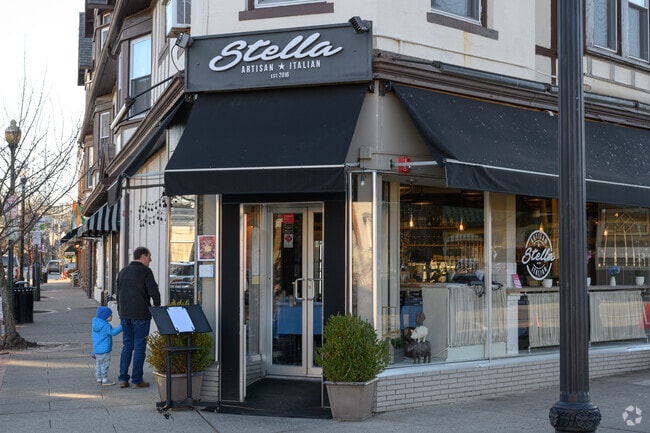 Stella Artisan Italian is a popular destination for pasta lovers in Ridgewood.