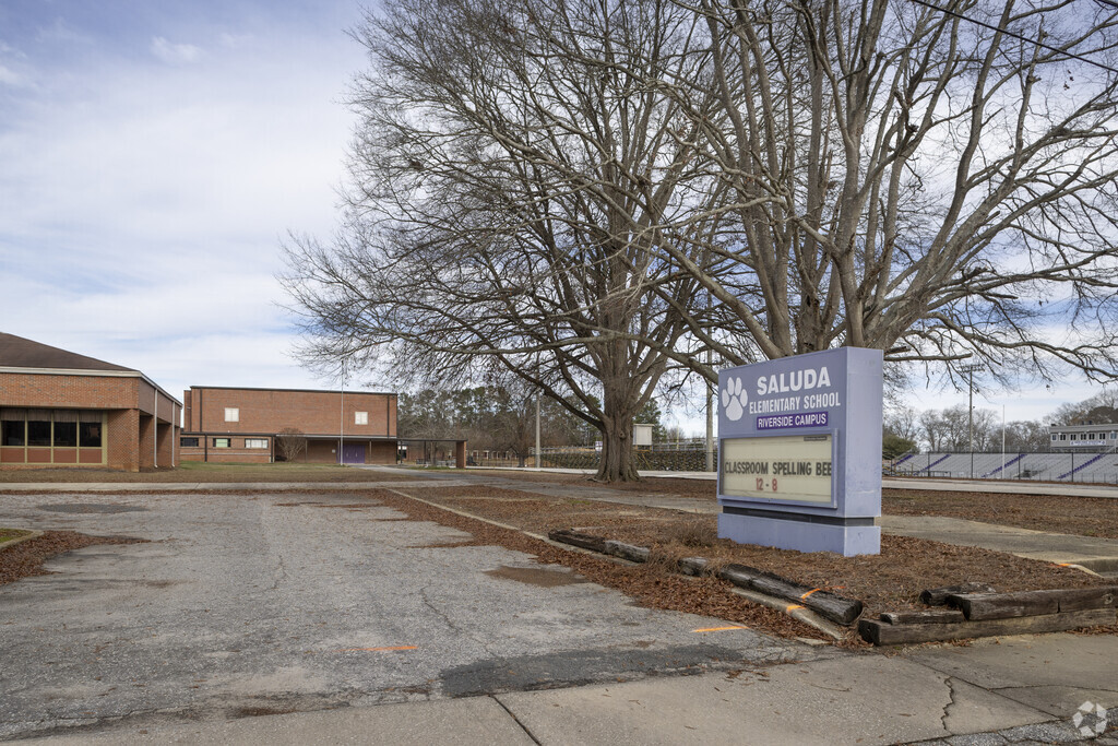 Saluda Elementary School offers children a great start to their academic life.