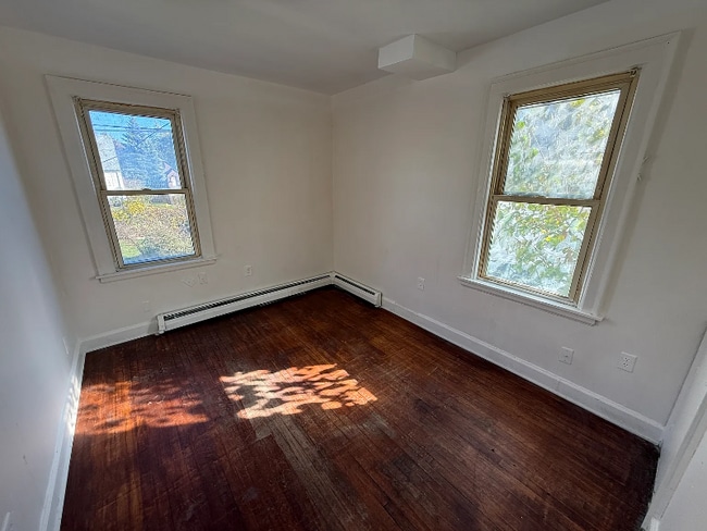 22174 Cushing Ave unit 2, Eastpointe, MI 48021 - photo 3