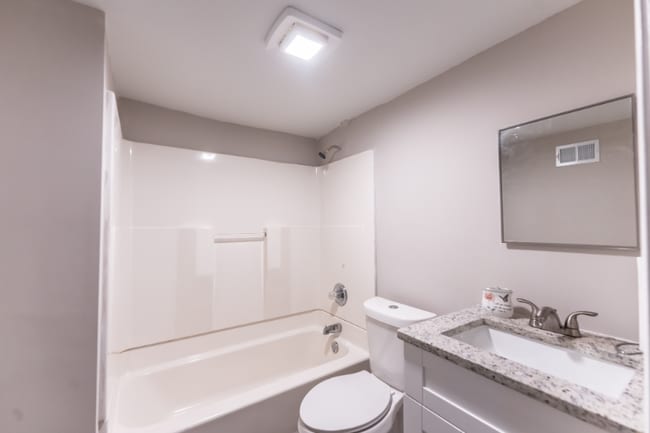 586 Oakside Dr SW unit B, Atlanta, GA 30331 - photo 6