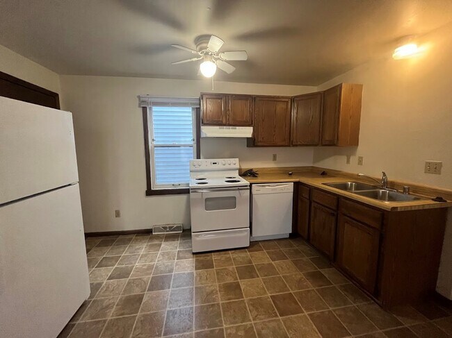 411 W Doty St unit 1, Madison, WI 53703 - photo 4