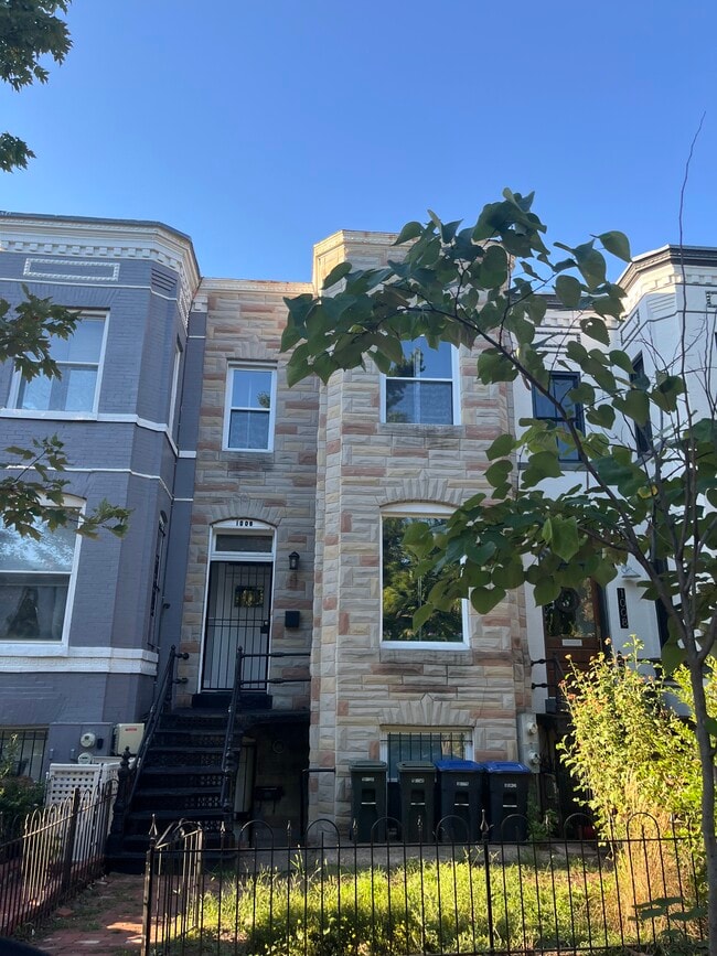 1006 F St NE unit 1006 F ST NE 2 Level, Washington, DC 20002 - photo 2