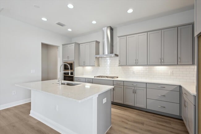 35593 Stableton Ln, Zephyrhills, FL 33541 - photo 2