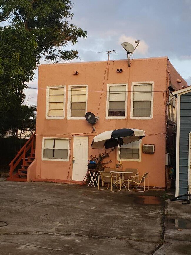 4012 Garden Ave unit gardenav4, West Palm Beach, FL 33405 - photo 6