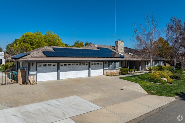 Murrieta Highlands blends modern convenience with quiet, natural beauty.