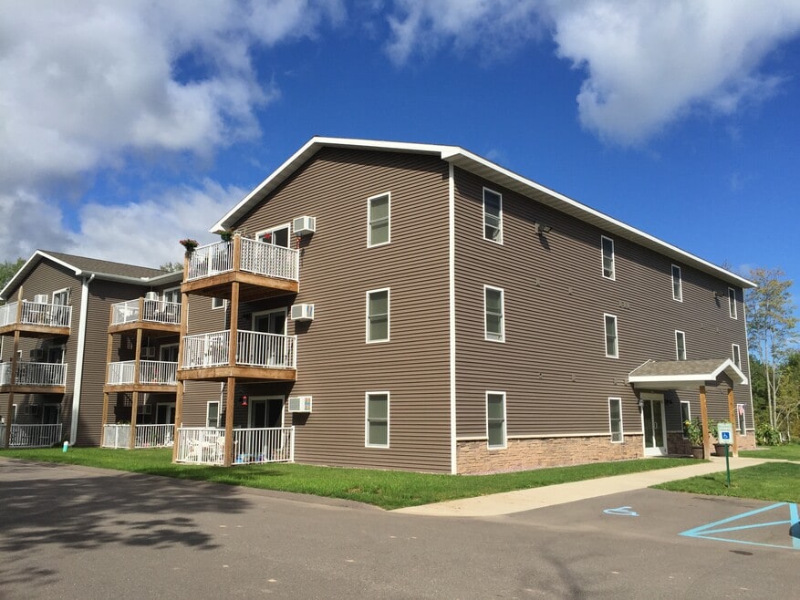 2440 Southwoods Dr unit End unit, Marquette, MI 49855 - photo 1