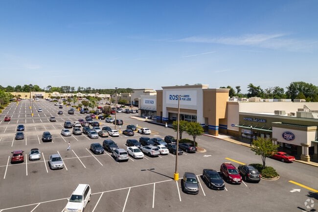 The Hillcrest Shopping Centre is a major shopping hub near Hillbrook.