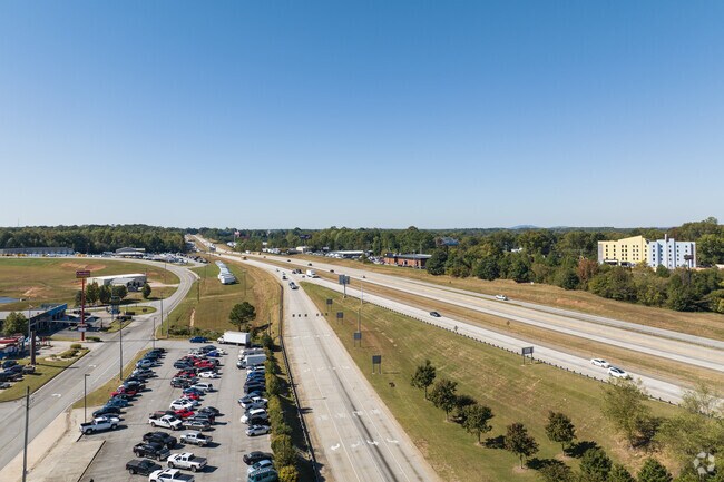 Residents in Browns Bridge has convenient access to Highway 985 to surrounding cities.