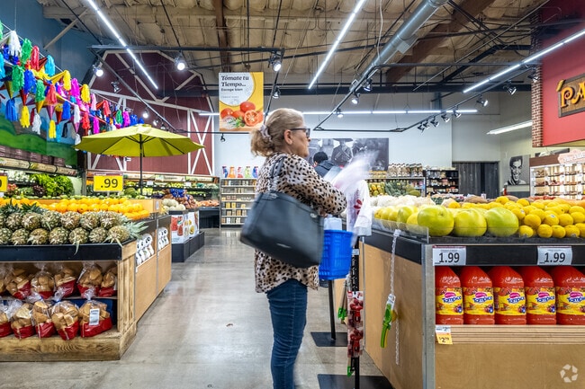 Residents of Lankershim can enjoy a delightful shopping experience at Cardenas.