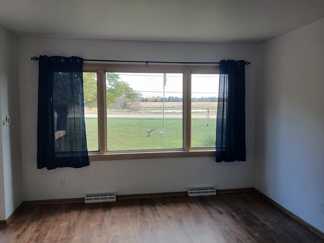 W360N7335 Brown St unit 7333, Oconomowoc, WI 53066 - photo 4