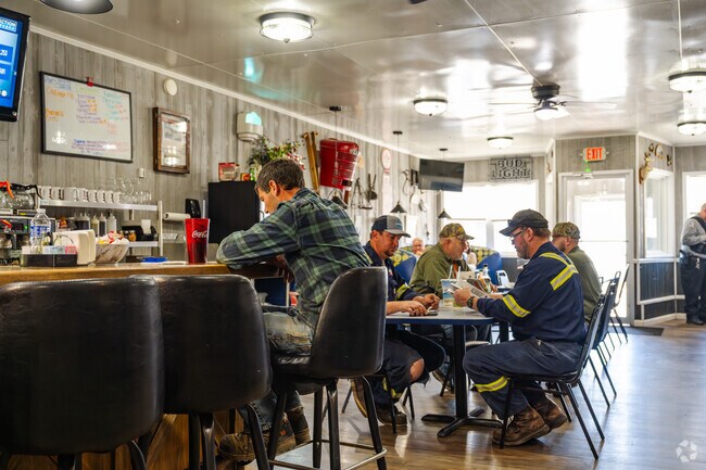 Savor delicious meals at one of Hurlock’s inviting local restaurants, Mom n Pops.