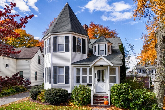 Here is a beautiful Queen Ann home in South Clinton.