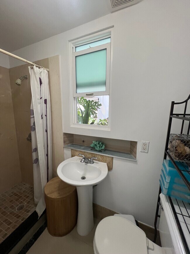 2528 Grant St unit Studio 2, Hollywood, FL 33020 - photo 6