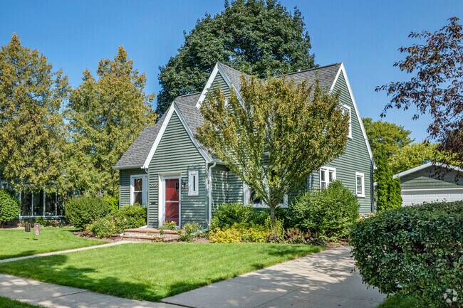 You can settle down in one of Erb Park's quaint Cape Cod-style houses.