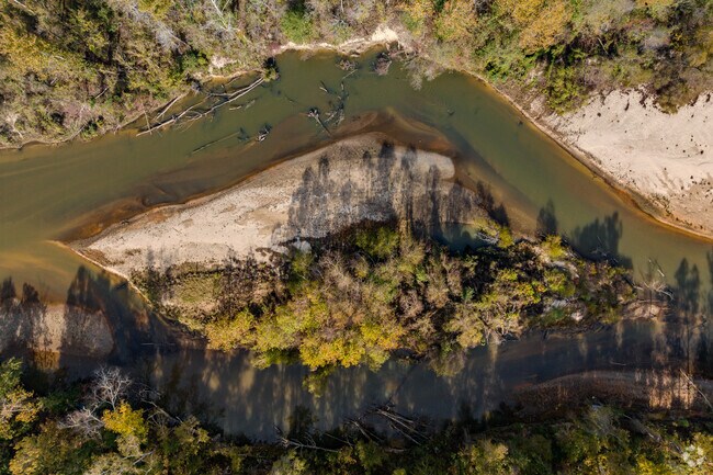 Get lost in nature in one of the 2 main rivers in the Brownsfield/Central area.