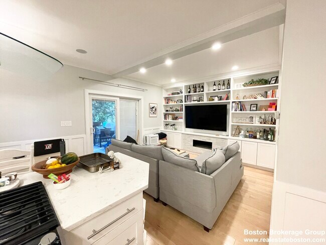 108 Buttonwood St unit 1, Dorchester, MA 02125 - photo 4