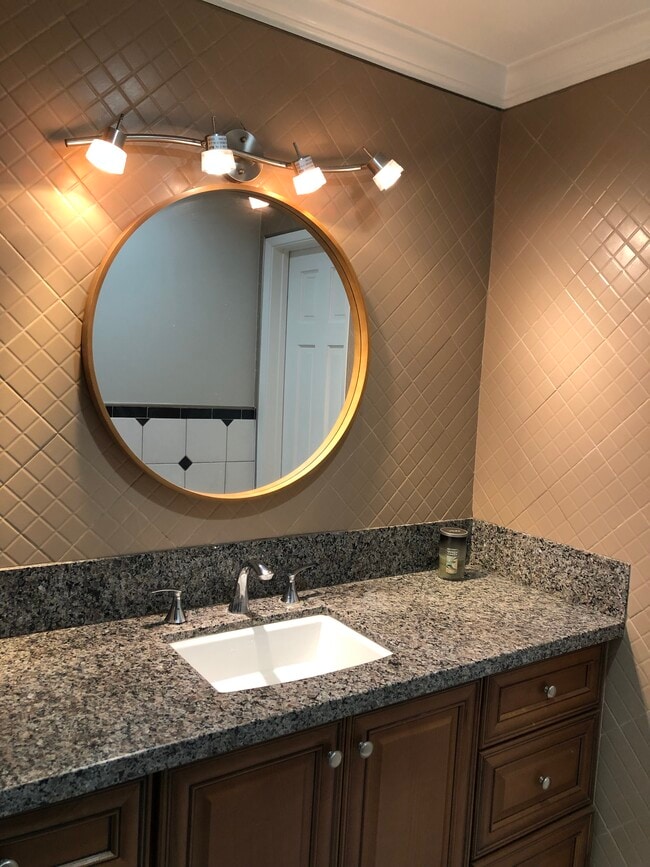 Piccadilly Manor unit 258, Lawndale, CA 90260 - photo 7