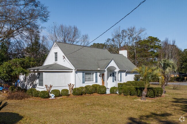 Many homes in Ardmore-Sherwood Forest are surrounded by beautiful landscaping.