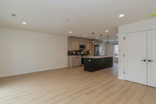 417 C Ave NW, Cedar Rapids, IA 52405 - photo 7