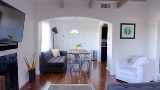 11060 Fruitland Dr, Studio City, CA 91604