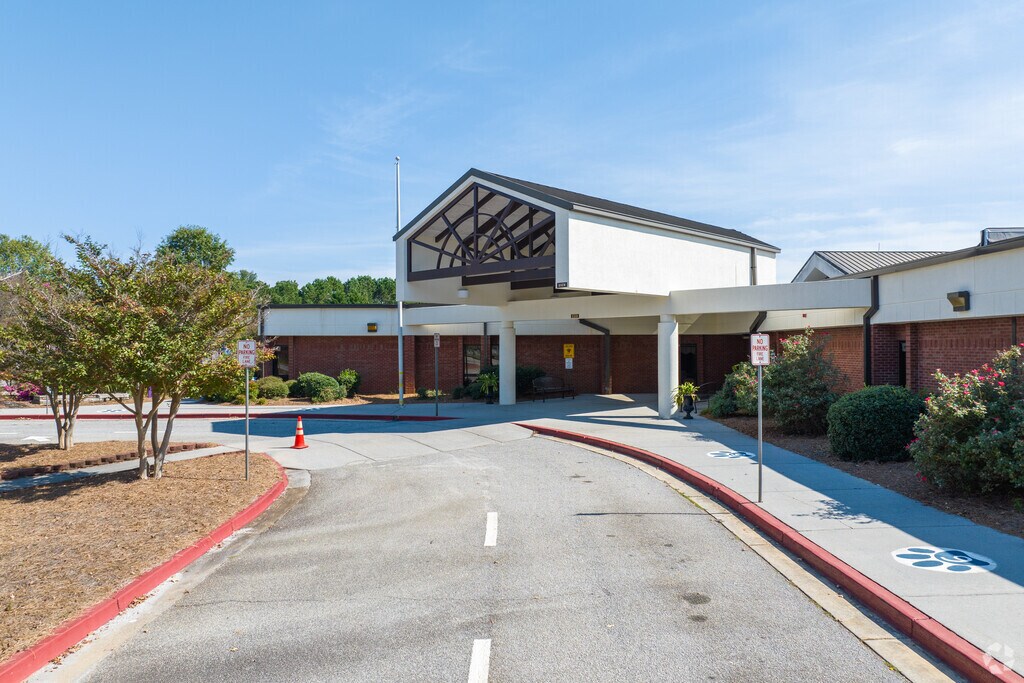Kemp Elementary School is a highly rated, public school located in Powder Springs.