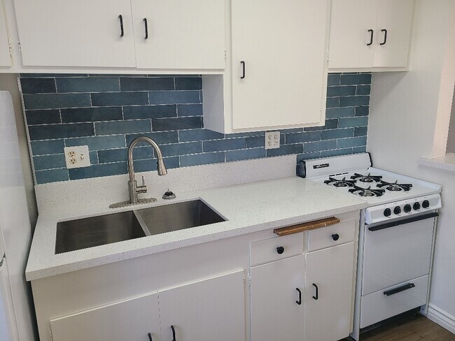 361 13th St unit SEAL BEACH 4, Seal Beach, CA 90740 - photo 6